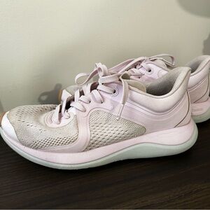 Lululemon Sz 7 ChargeFeel Low Mid Women’s Pink